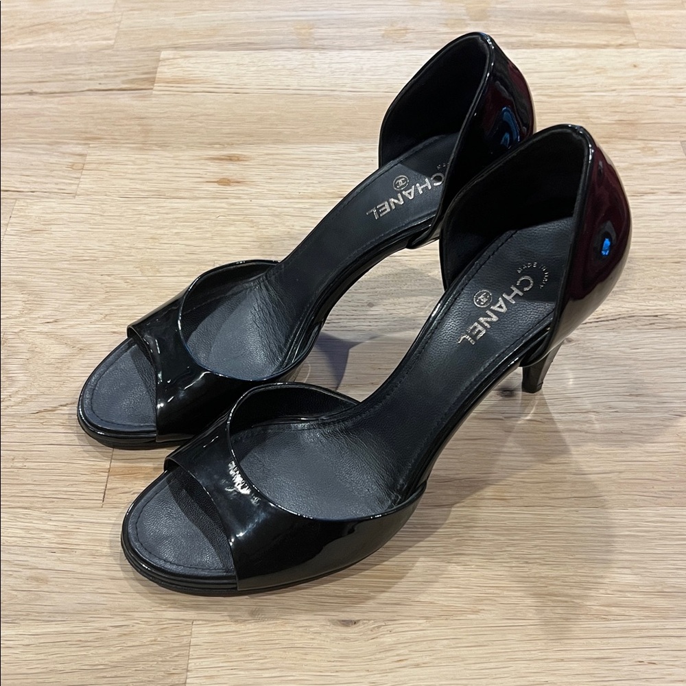 CHANEL Black Patent Leather Sandals